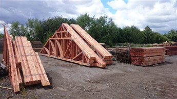 Výroba příhradových vazníků pro střechu v Šatově